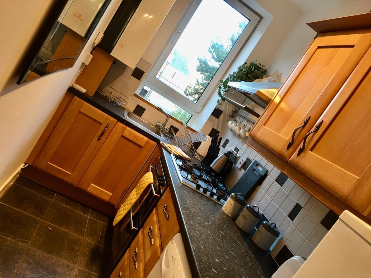 Cosy 2 Bedroom Central Apartment - Free Parking, Free Wifi Aberdeen Bagian luar foto