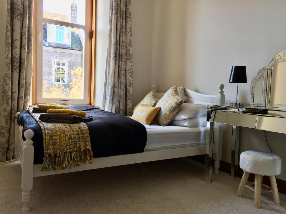 Cosy 2 Bedroom Central Apartment - Free Parking, Free Wifi Aberdeen Bagian luar foto