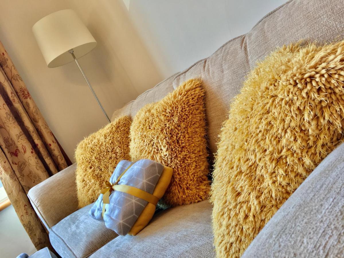 Cosy 2 Bedroom Central Apartment - Free Parking, Free Wifi Aberdeen Bagian luar foto