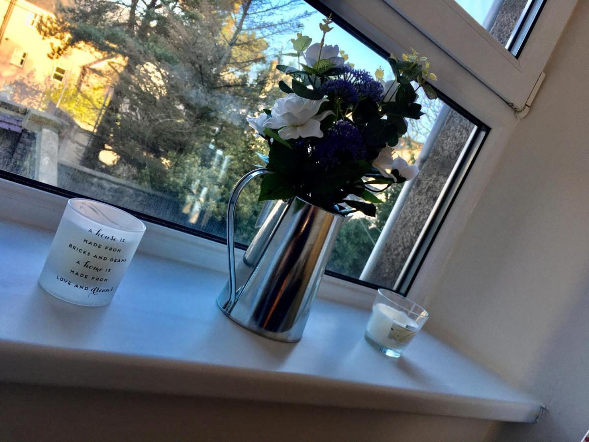 Cosy 2 Bedroom Central Apartment - Free Parking, Free Wifi Aberdeen Bagian luar foto