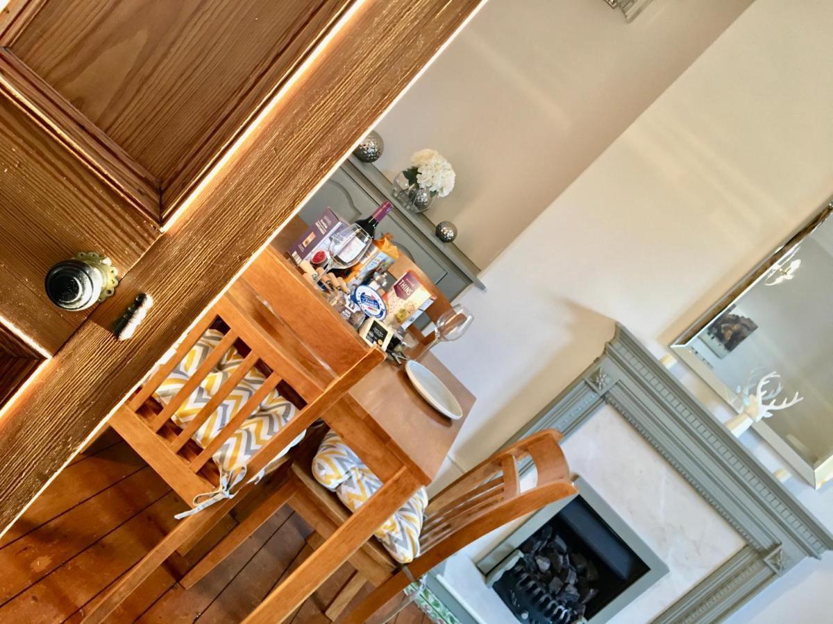 Cosy 2 Bedroom Central Apartment - Free Parking, Free Wifi Aberdeen Bagian luar foto