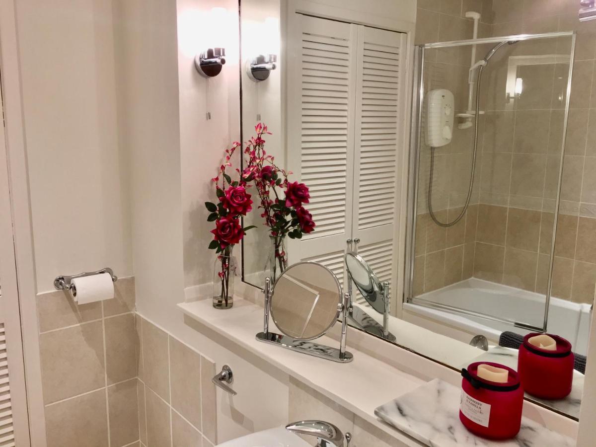 Cosy 2 Bedroom Central Apartment - Free Parking, Free Wifi Aberdeen Bagian luar foto