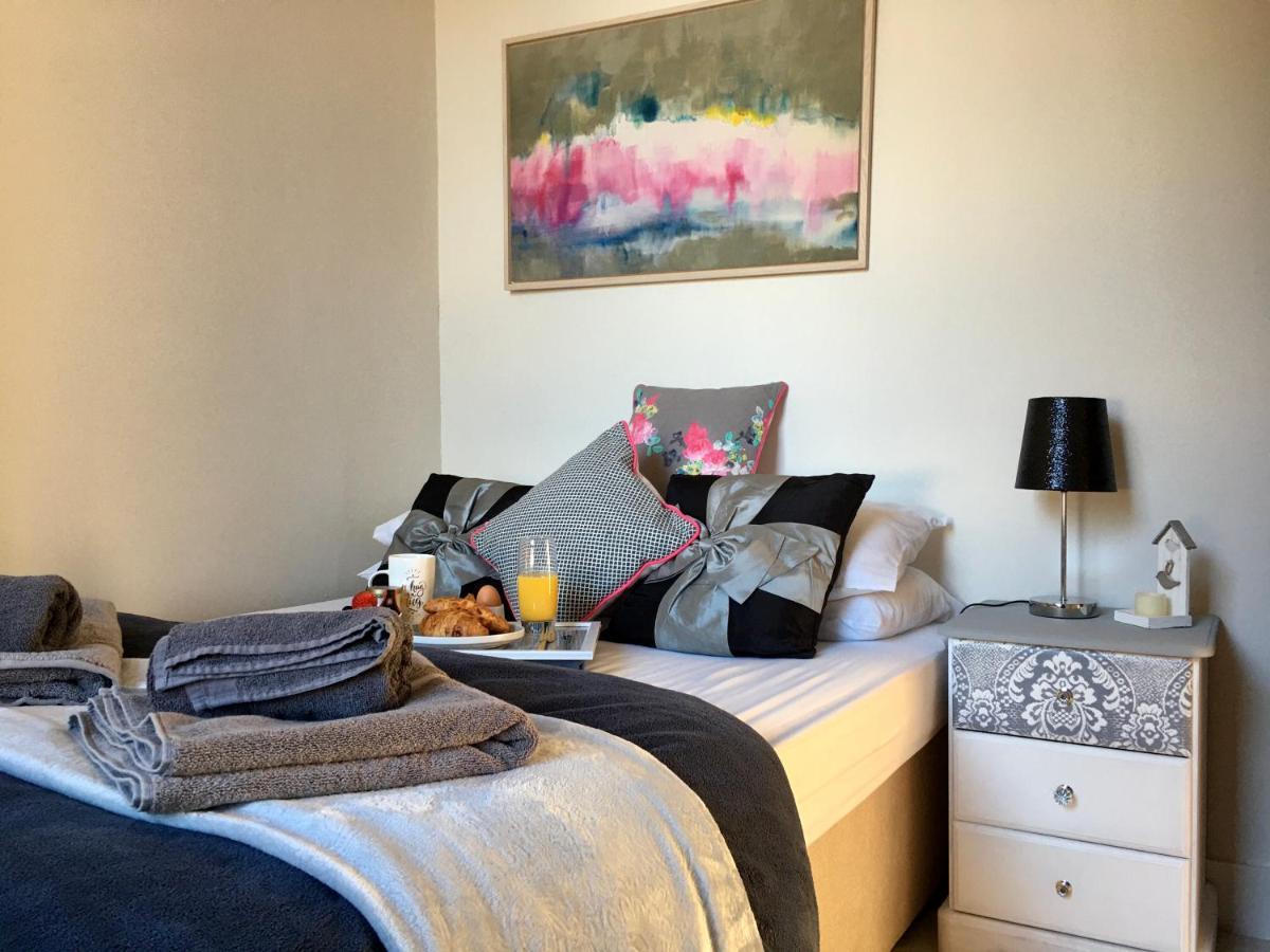 Cosy 2 Bedroom Central Apartment - Free Parking, Free Wifi Aberdeen Bagian luar foto
