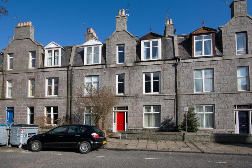Cosy 2 Bedroom Central Apartment - Free Parking, Free Wifi Aberdeen Bagian luar foto